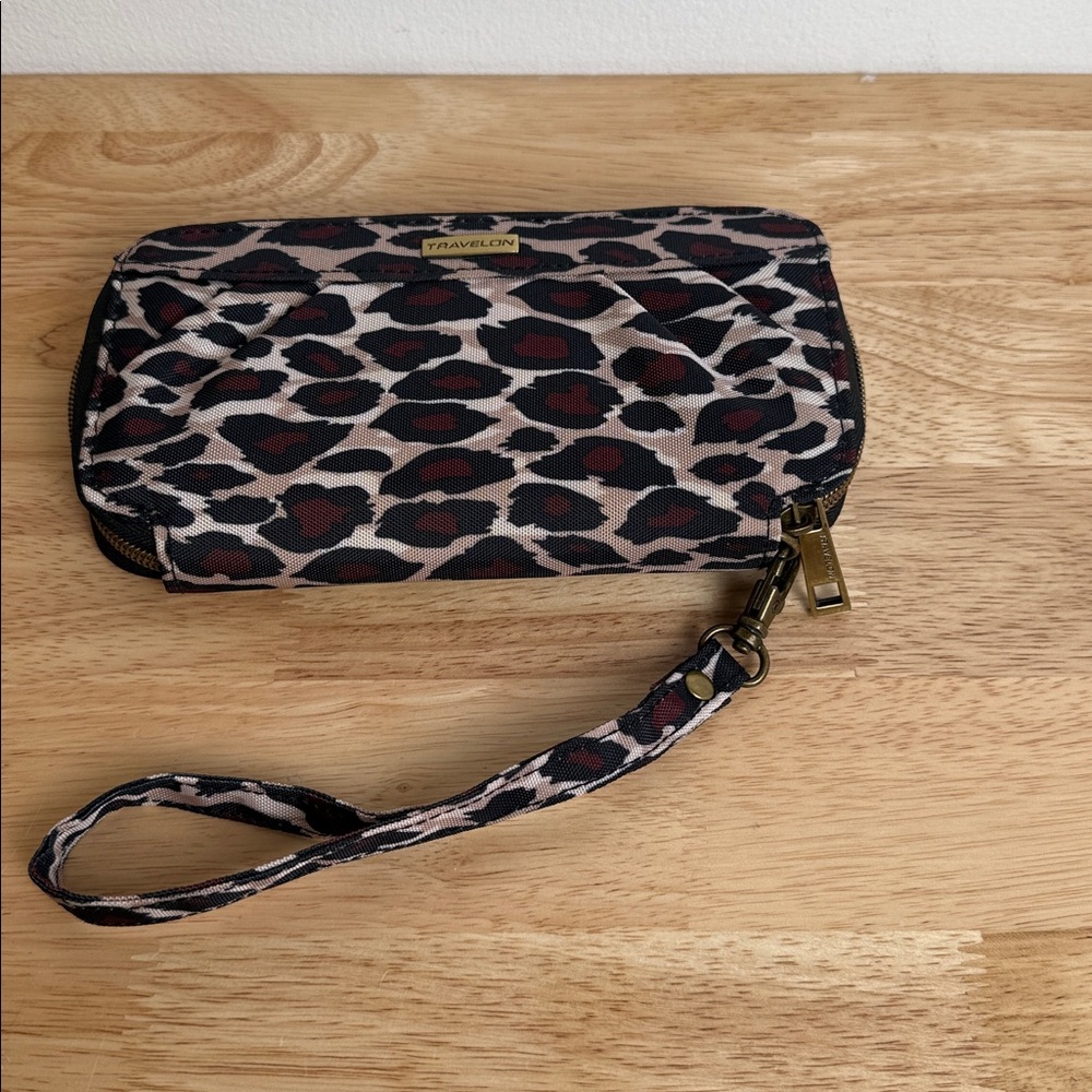 Travelon | Animal Print Wristlet with Strap | NWOT - Picture 14 of 14